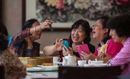 書報亭、早餐車，甚至垃圾桶都有二維碼“身份證”了。